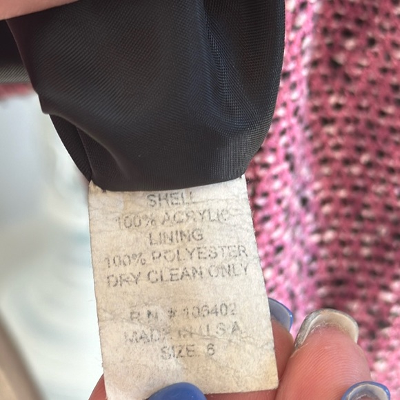 Super Cute Barbie Pink Blazer w Cuff Detail - Picture 6 of 7